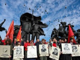 Unos 60 detenidos en Moscú en acto comunista que desemboca en protesta